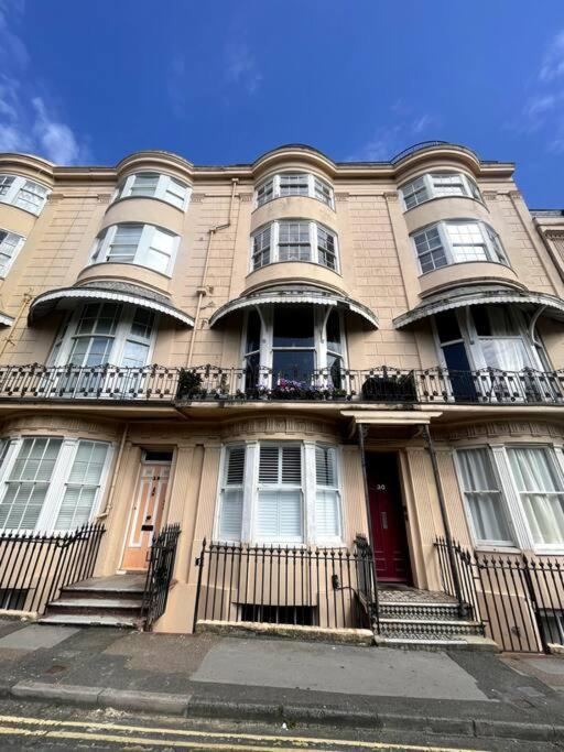 Cosy Home Away From Home. Hove Esterno foto